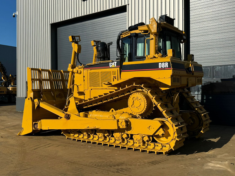 Caterpillar D8R - Buldózer: 3 kép. Caterpillar D8R - Buldózer: 3 kép.