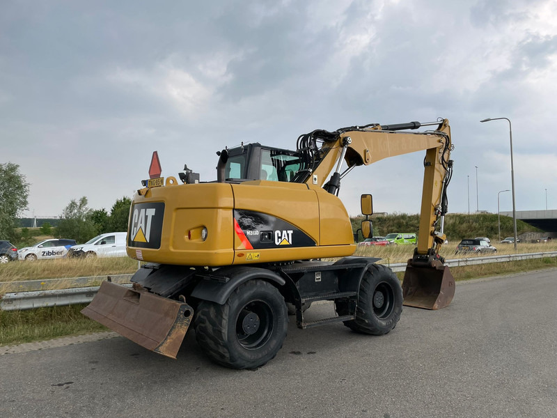 Caterpillar M313D - CE - Gumikerekes kotró: 5 kép. Caterpillar M313D - CE - Gumikerekes kotró: 5 kép.
