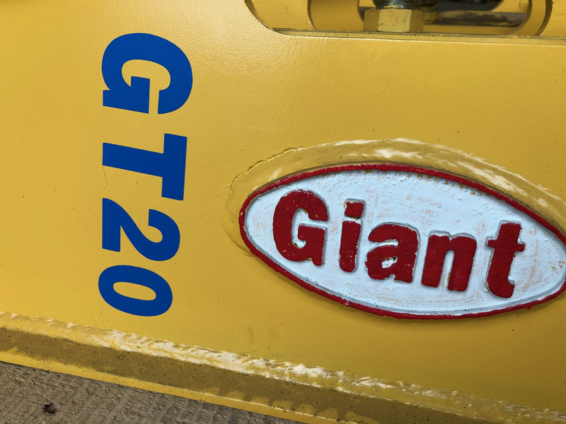 Diversen Giant GT20 190 kg breaker - Hidraulikus törőfej: 4 kép. Diversen Giant GT20 190 kg breaker - Hidraulikus törőfej: 4 kép.