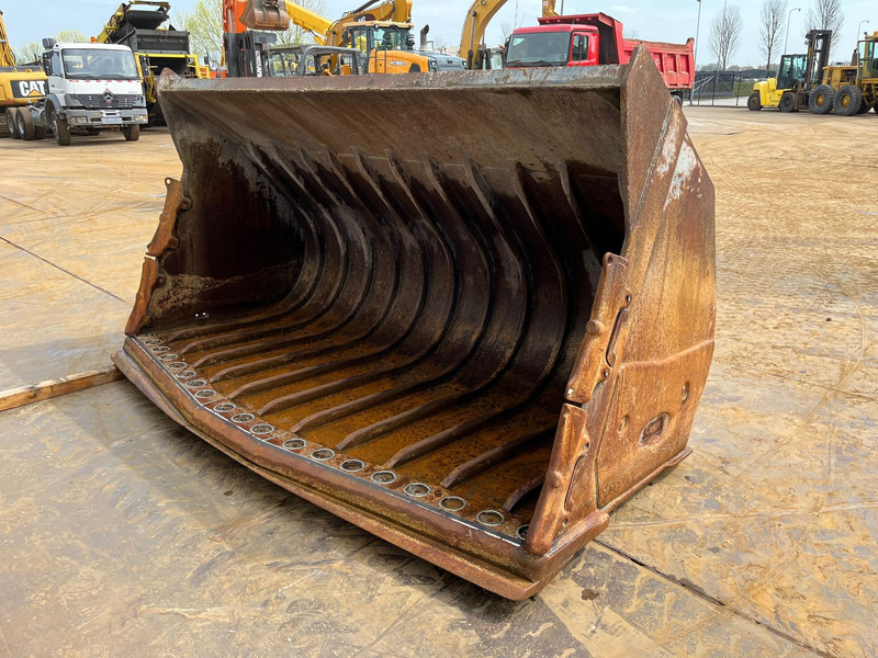 Doosan Bucket DL420-3 4500 l - Kanál: 2 kép. Doosan Bucket DL420-3 4500 l - Kanál: 2 kép.
