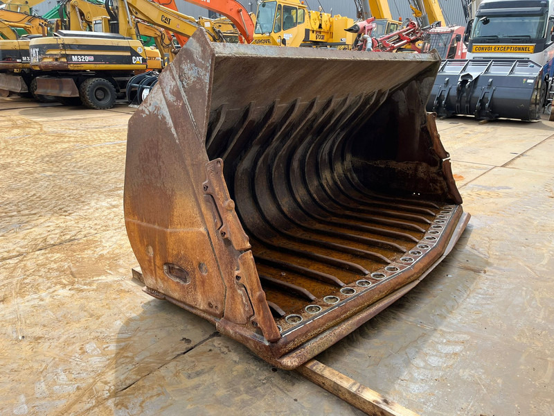 Doosan Bucket DL420-3 4500 l - Kanál: 4 kép. Doosan Bucket DL420-3 4500 l - Kanál: 4 kép.