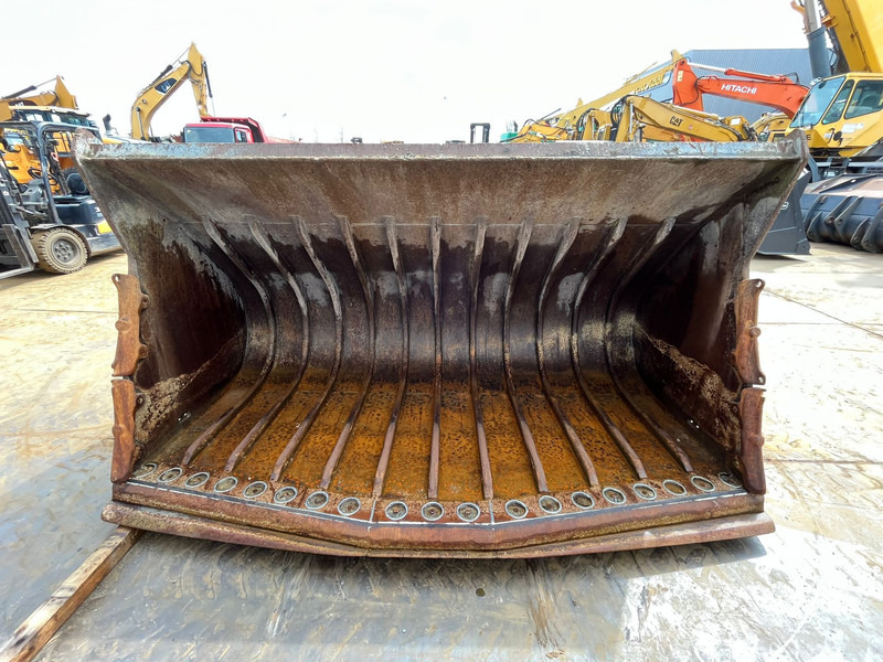 Doosan Bucket DL420-3 4500 l - Kanál: 3 kép. Doosan Bucket DL420-3 4500 l - Kanál: 3 kép.