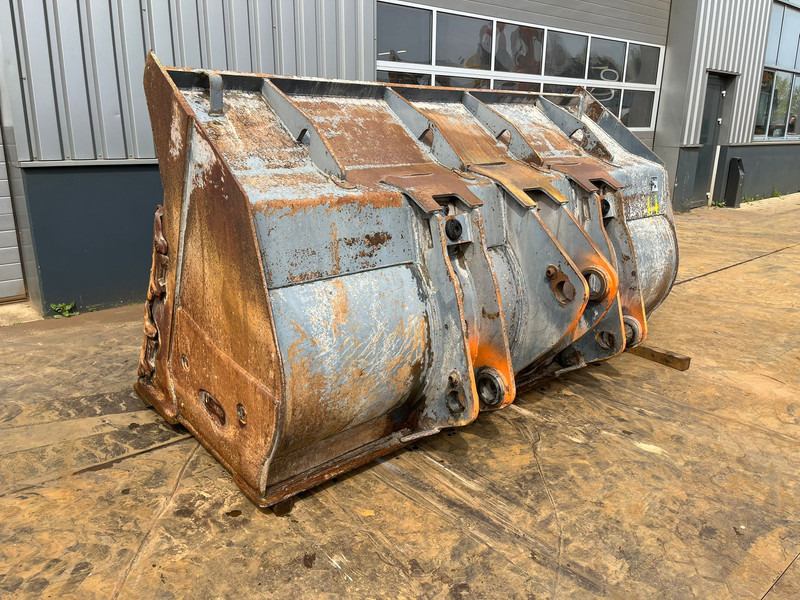 Doosan Bucket DL420-3 4500 l - Kanál: 1 kép. Doosan Bucket DL420-3 4500 l - Kanál: 1 kép.