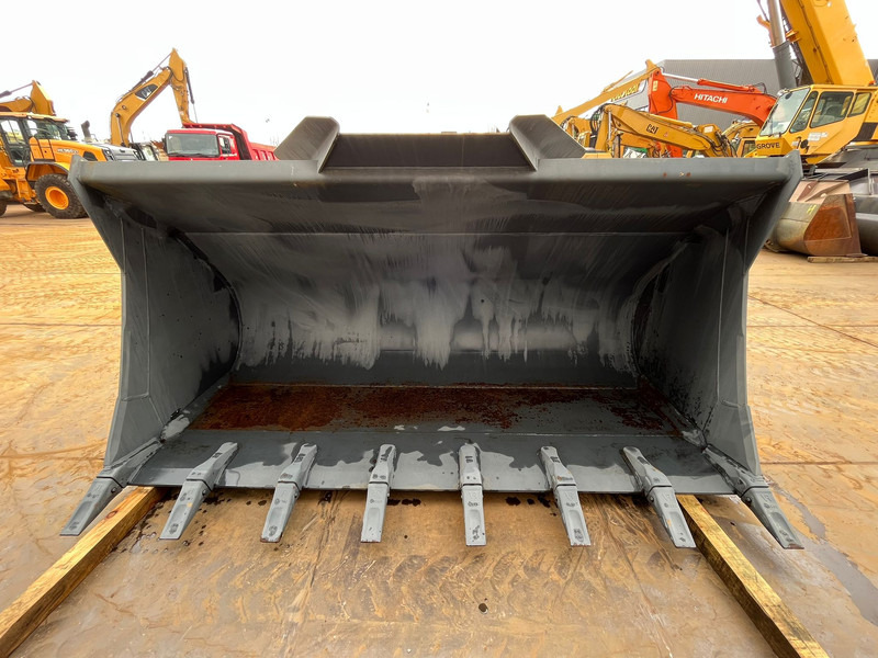 Doosan Bucket DL450-3 4700 l - Kanál: 3 kép. Doosan Bucket DL450-3 4700 l - Kanál: 3 kép.