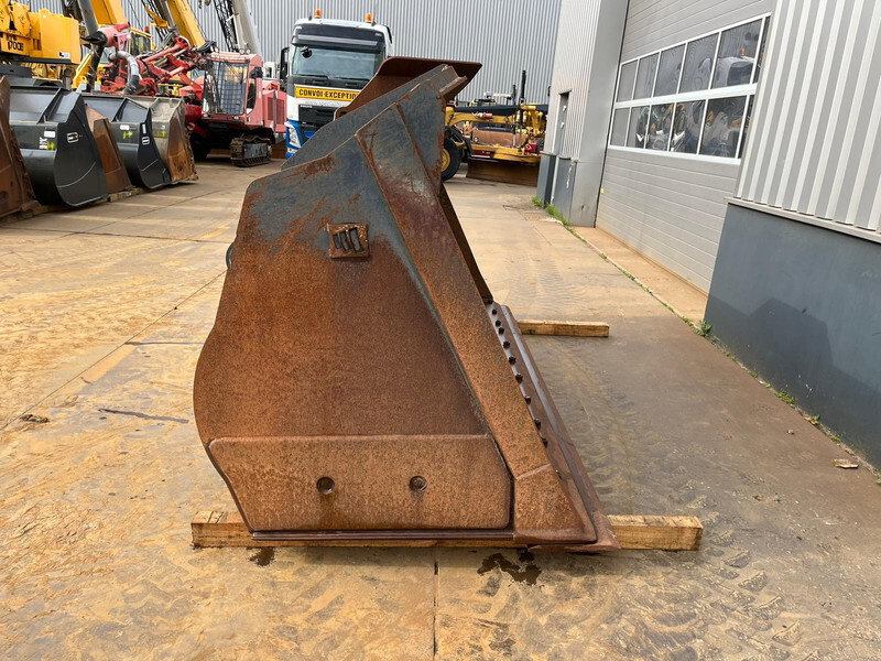 Doosan Bucket DL450 4600 l - Kanál: 5 kép. Doosan Bucket DL450 4600 l - Kanál: 5 kép.