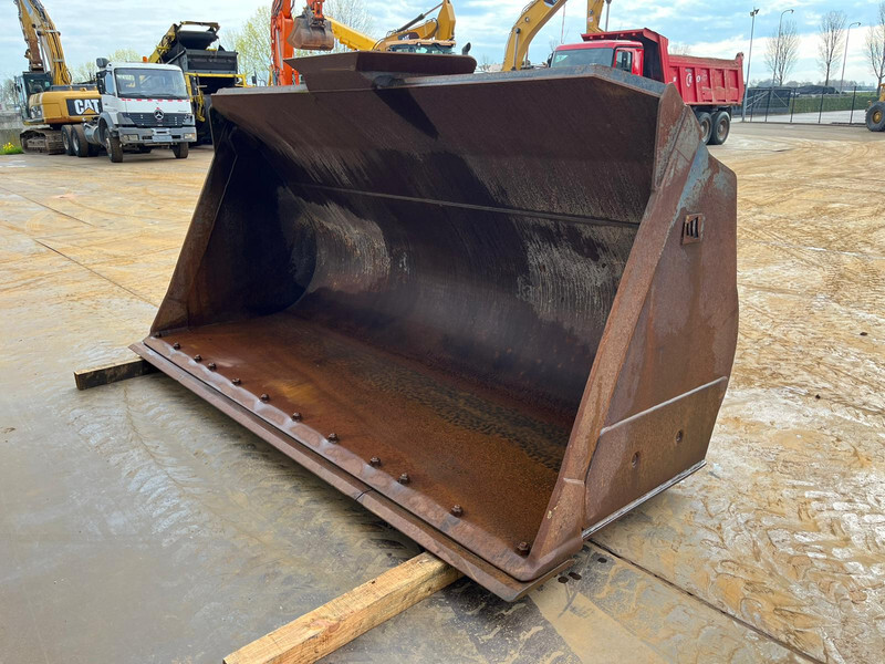 Doosan Bucket DL450 4600 l - Kanál: 1 kép. Doosan Bucket DL450 4600 l - Kanál: 1 kép.