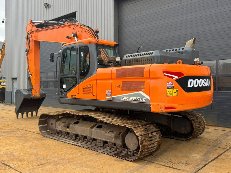 Doosan DX225LC-7 - Lánctalpas kotró: 3 kép. Doosan DX225LC-7 - Lánctalpas kotró: 3 kép.