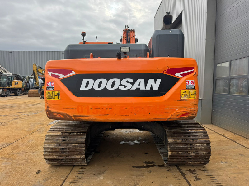 Doosan DX225LC-7 - Kotrógép: 4 kép. Doosan DX225LC-7 - Kotrógép: 4 kép.