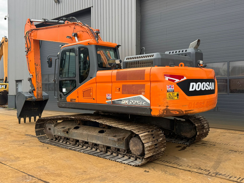 Doosan DX225LC-7 - Kotrógép: 3 kép. Doosan DX225LC-7 - Kotrógép: 3 kép.