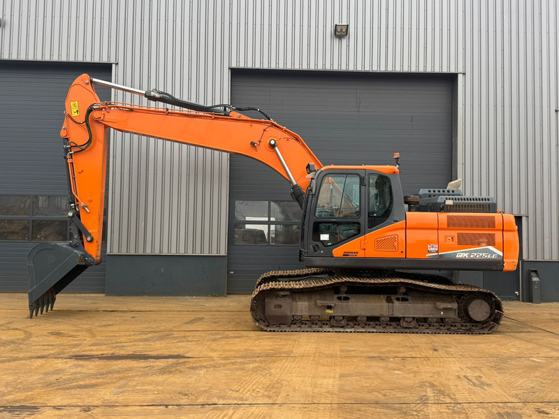 Doosan DX225LC-7 - Lánctalpas kotró: 1 kép. Doosan DX225LC-7 - Lánctalpas kotró: 1 kép.