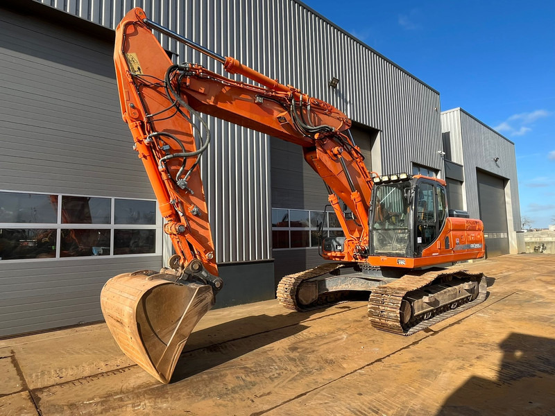 Doosan DX255LC-3 - Lánctalpas kotró: 2 kép. Doosan DX255LC-3 - Lánctalpas kotró: 2 kép.