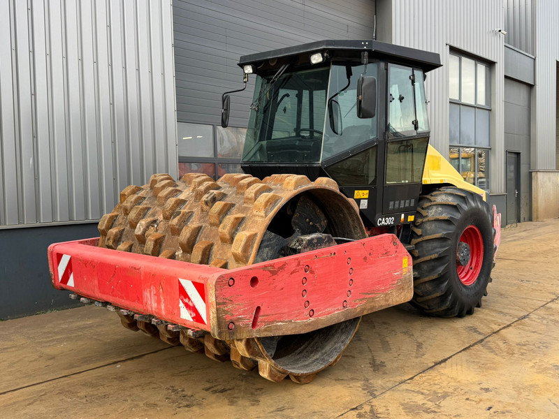 Dynapac CA302 PD - Henger: 2 kép. Dynapac CA302 PD - Henger: 2 kép.