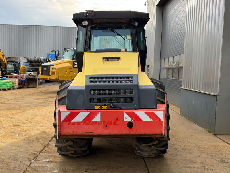 Dynapac CA302 PD - Henger: 4 kép. Dynapac CA302 PD - Henger: 4 kép.