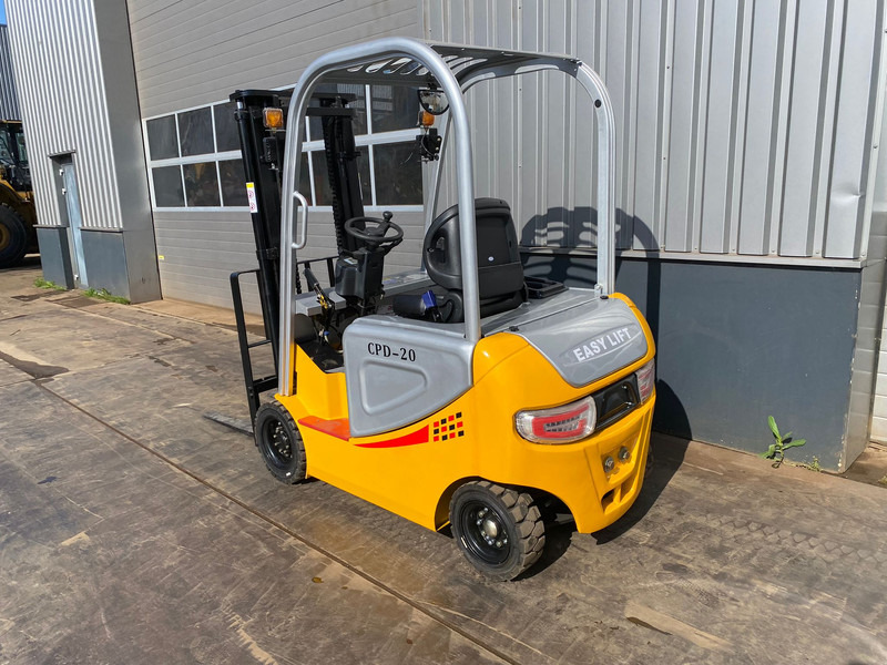 EASY LIFT CPD 20 Forklift - 2.000 kg loading cap. - Villás targonca: 3 kép. EASY LIFT CPD 20 Forklift - 2.000 kg loading cap. - Villás targonca: 3 kép.