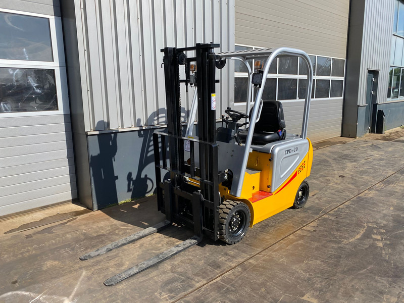 EASY LIFT CPD 20 Forklift - 2.000 kg loading cap. - Villás targonca: 2 kép. EASY LIFT CPD 20 Forklift - 2.000 kg loading cap. - Villás targonca: 2 kép.