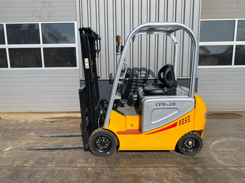 EASY LIFT CPD 20 Forklift - 2.000 kg loading cap. - Villás targonca: 1 kép. EASY LIFT CPD 20 Forklift - 2.000 kg loading cap. - Villás targonca: 1 kép.