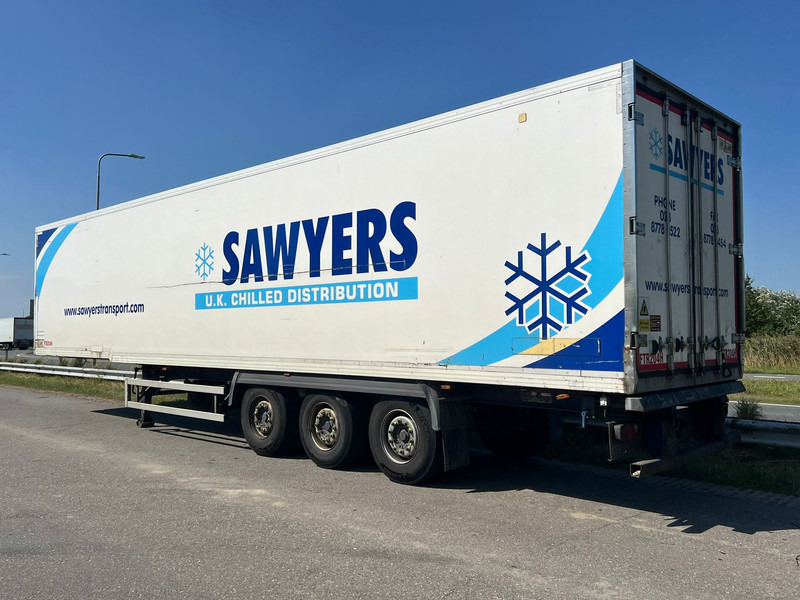 Gray and Adams Meat Hook Thermo King SLXE 400 - Félpótkocsi hűtős: 3 kép. Gray and Adams Meat Hook Thermo King SLXE 400 - Félpótkocsi hűtős: 3 kép.