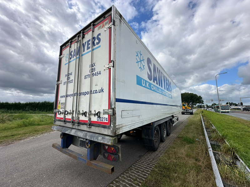 Gray and Adams Meat Hook Thermo King SLXE 400 - Félpótkocsi hűtős: 4 kép. Gray and Adams Meat Hook Thermo King SLXE 400 - Félpótkocsi hűtős: 4 kép.