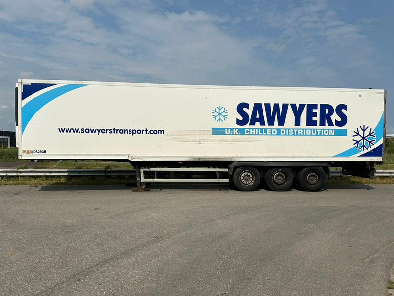 Gray and Adams Meat Hook Thermo King SLXE 400 - Félpótkocsi hűtős: 2 kép. Gray and Adams Meat Hook Thermo King SLXE 400 - Félpótkocsi hűtős: 2 kép.