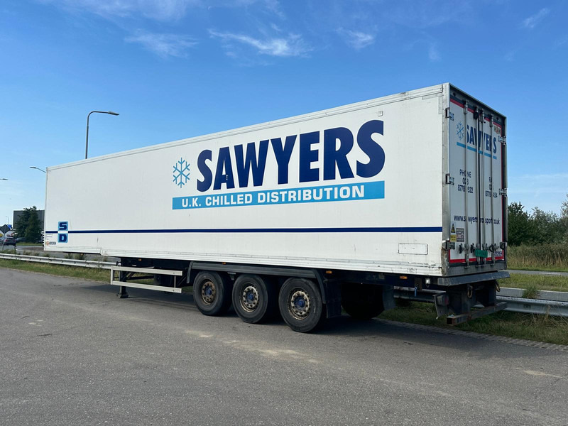 Gray and Adams Meat Hook Thermo King SLXE 400 - Félpótkocsi hűtős: 3 kép. Gray and Adams Meat Hook Thermo King SLXE 400 - Félpótkocsi hűtős: 3 kép.