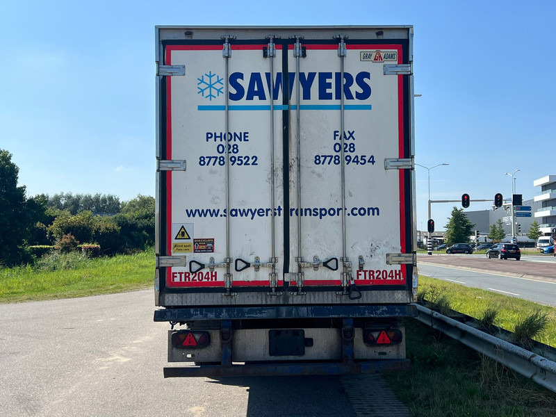 Gray and Adams Meat Hook Thermo King SLXE 400 - Félpótkocsi hűtős: 4 kép. Gray and Adams Meat Hook Thermo King SLXE 400 - Félpótkocsi hűtős: 4 kép.