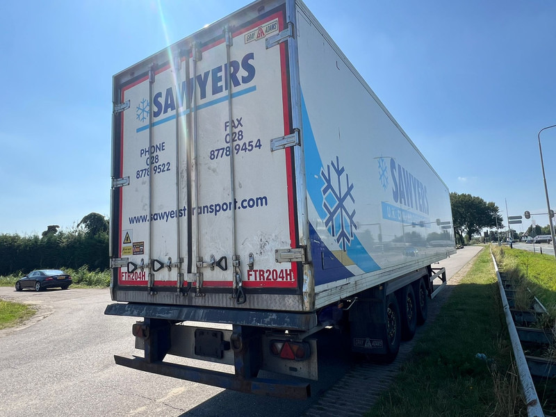 Gray and Adams Meat Hook Thermo King SLXE 400 - Félpótkocsi hűtős: 5 kép. Gray and Adams Meat Hook Thermo King SLXE 400 - Félpótkocsi hűtős: 5 kép.