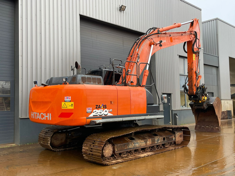 Hitachi ZX250LC-6 - Lánctalpas kotró: 5 kép. Hitachi ZX250LC-6 - Lánctalpas kotró: 5 kép.