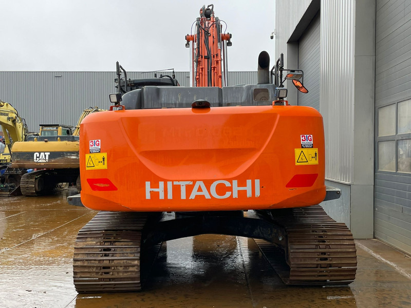 Hitachi ZX250LC-6 - Lánctalpas kotró: 4 kép. Hitachi ZX250LC-6 - Lánctalpas kotró: 4 kép.