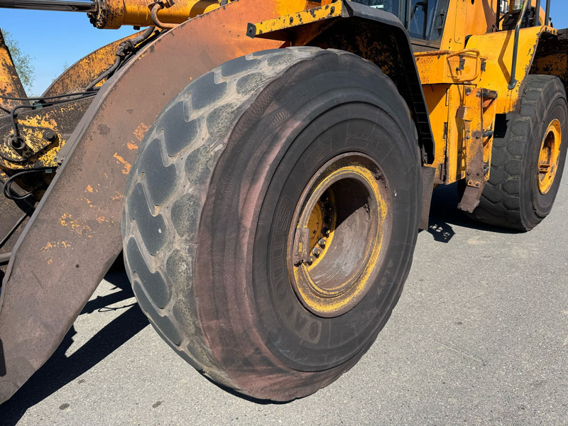Gumikerekes homlokrakodó Hyundai HL970: 15 kép.