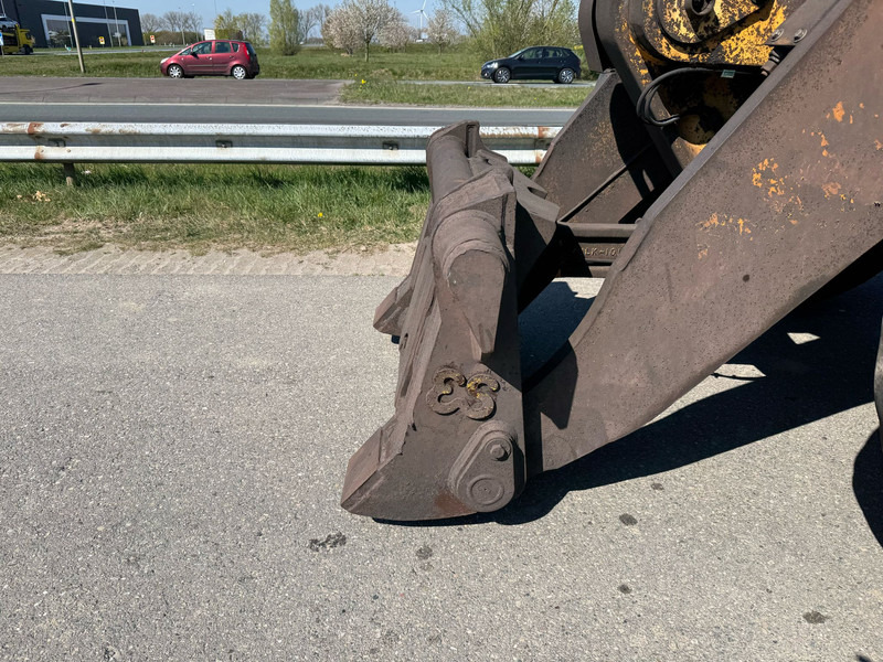 Gumikerekes homlokrakodó Hyundai HL970: 10 kép.