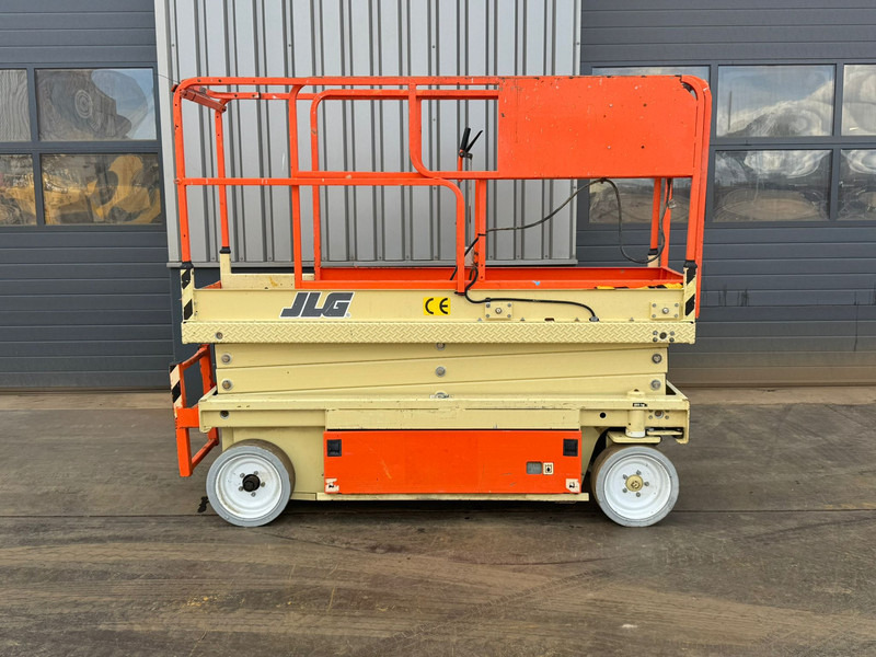 JLG JLG 2033 Schaarhoogwerker - Ollós emelő: 5 kép. JLG JLG 2033 Schaarhoogwerker - Ollós emelő: 5 kép.
