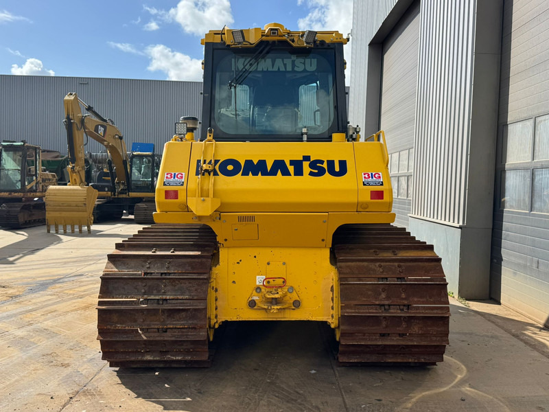 Komatsu D65PXi-18 | TOPCON GPS - Buldózer: 4 kép. Komatsu D65PXi-18 | TOPCON GPS - Buldózer: 4 kép.