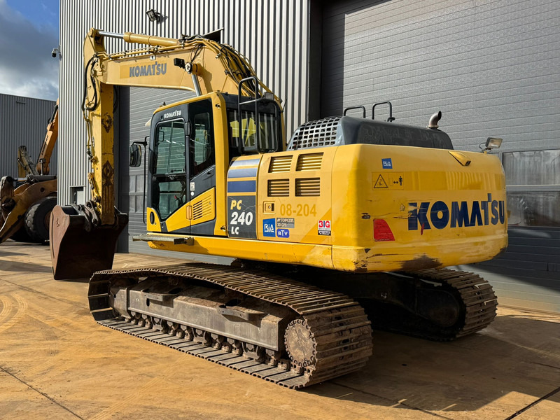 Komatsu PC240LC-10 - Lánctalpas kotró: 3 kép. Komatsu PC240LC-10 - Lánctalpas kotró: 3 kép.