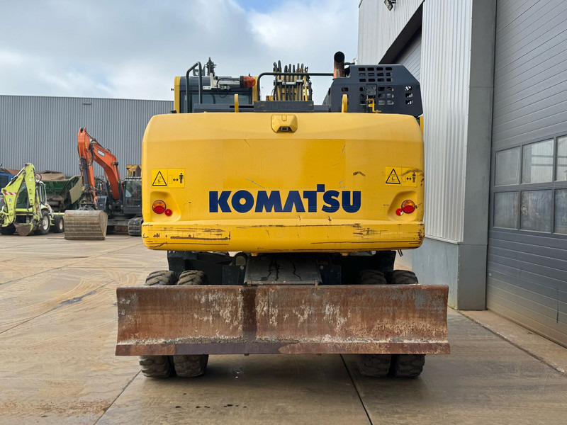 Komatsu PW180-11 - Gumikerekes kotró: 4 kép. Komatsu PW180-11 - Gumikerekes kotró: 4 kép.