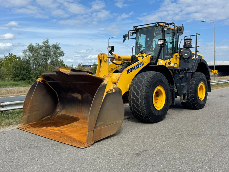 Komatsu WA470-8 - Gumikerekes homlokrakodó: 2 kép. Komatsu WA470-8 - Gumikerekes homlokrakodó: 2 kép.
