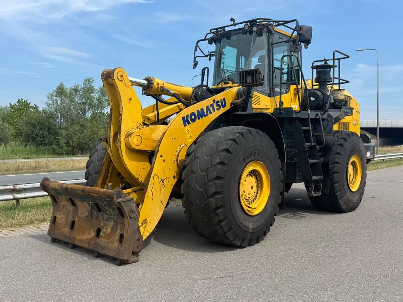 Komatsu WA500-8 Wheel Loader - Gumikerekes homlokrakodó: 2 kép. Komatsu WA500-8 Wheel Loader - Gumikerekes homlokrakodó: 2 kép.