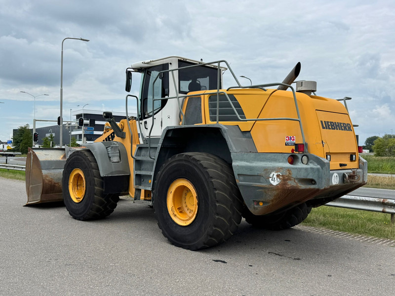 Liebherr L566 2plus2 - Gumikerekes homlokrakodó: 3 kép. Liebherr L566 2plus2 - Gumikerekes homlokrakodó: 3 kép.