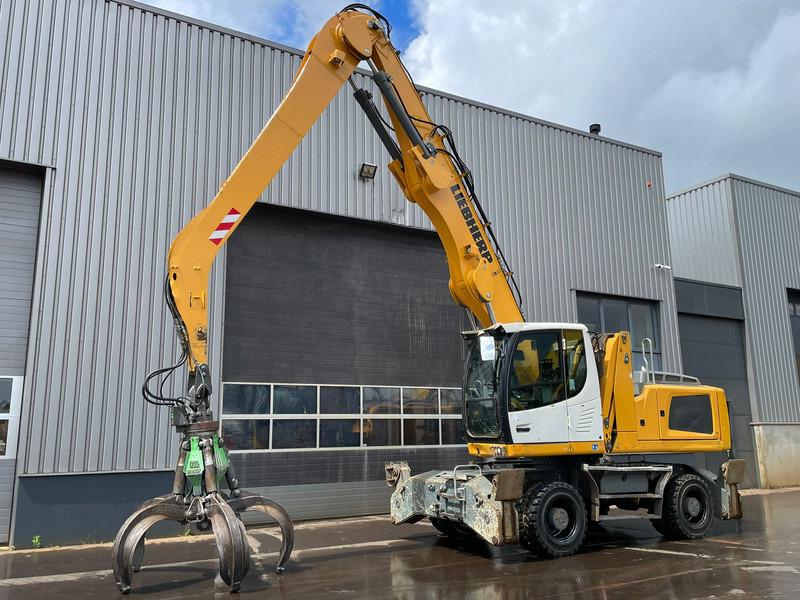 Liebherr LH30 M - Material Handler - Hulladék kotró: 3 kép. Liebherr LH30 M - Material Handler - Hulladék kotró: 3 kép.