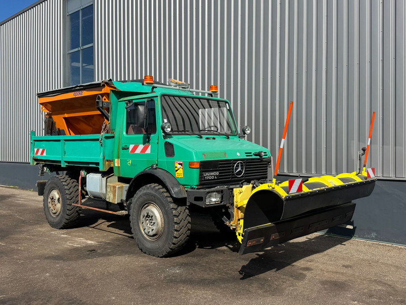 MERCEDESBENZ Unimog U1700 - Utcaseprő gép: 5 kép. MERCEDESBENZ Unimog U1700 - Utcaseprő gép: 5 kép.
