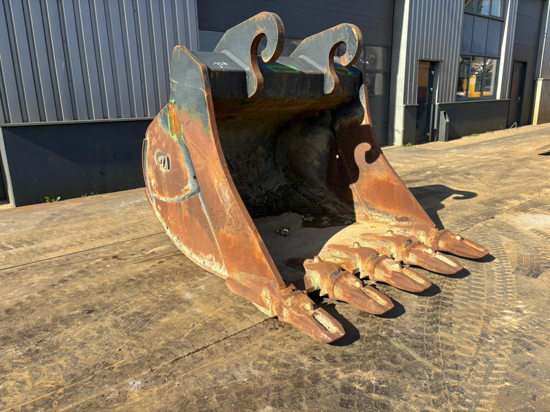 Verachtert HD bucket with teeth CW70 for 374F - Kanál: 1 kép. Verachtert HD bucket with teeth CW70 for 374F - Kanál: 1 kép.