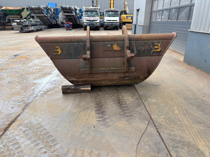 Verachtert Vleugelbak - Kanál: 4 kép. Verachtert Vleugelbak - Kanál: 4 kép.