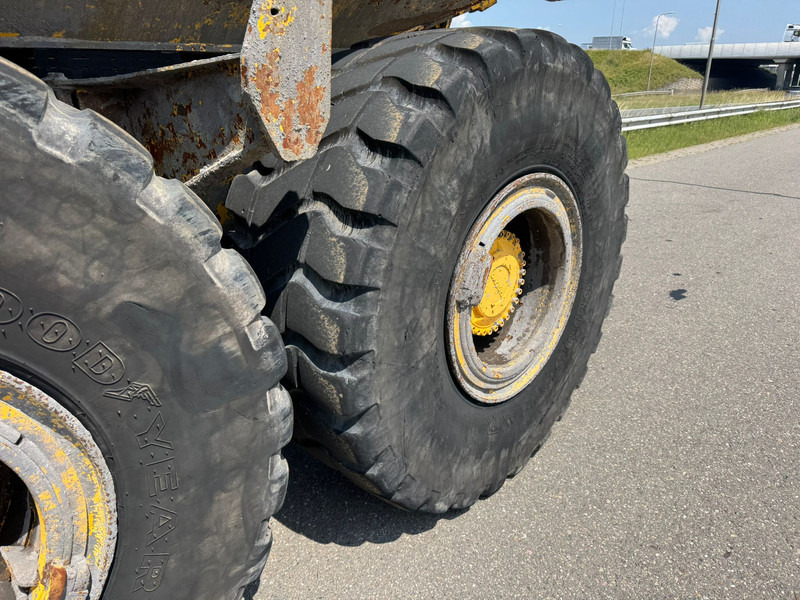 Csuklós dömper Volvo A30F: 9 kép.