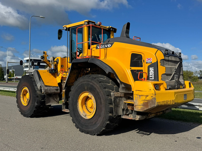Volvo L220H - Gumikerekes homlokrakodó: 3 kép. Volvo L220H - Gumikerekes homlokrakodó: 3 kép.