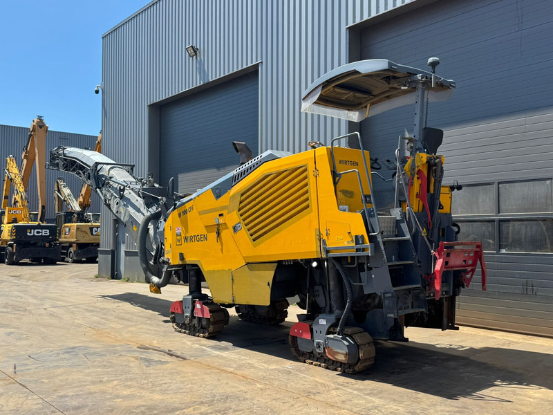 Wirtgen W100CFI - Aszfaltozó gép: 3 kép. Wirtgen W100CFI - Aszfaltozó gép: 3 kép.