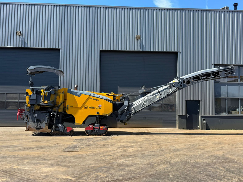 Wirtgen W100CFI - Aszfaltozó gép: 5 kép. Wirtgen W100CFI - Aszfaltozó gép: 5 kép.