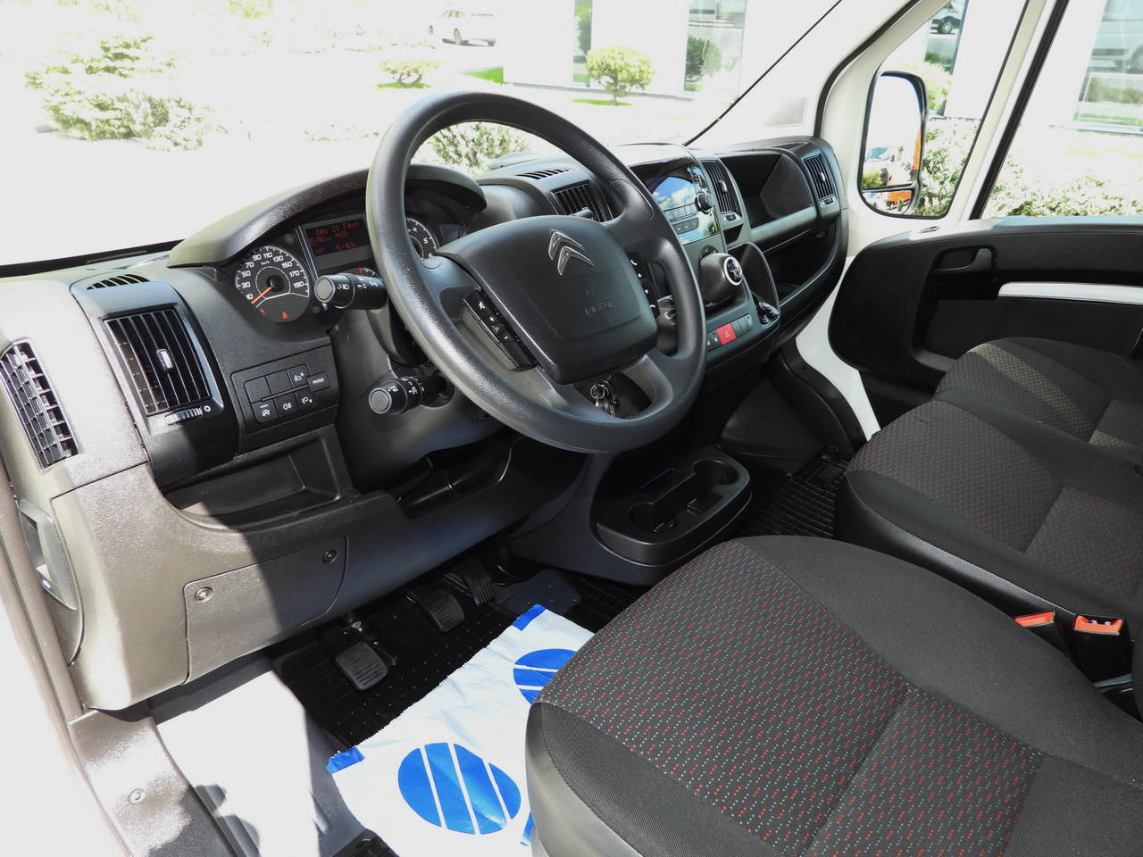 CITROEN JUMPER BOX DELIVERY VAN 7 SEATS CRUISE CONTROL 120HP - Furgon: 2 kép. CITROEN JUMPER BOX DELIVERY VAN 7 SEATS CRUISE CONTROL 120HP - Furgon: 2 kép.