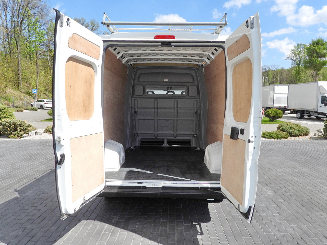 Furgon CITROEN JUMPER BOX DELIVERY VAN 7 SEATS CRUISE CONTROL 120HP: 12 kép. Furgon CITROEN JUMPER BOX DELIVERY VAN 7 SEATS CRUISE CONTROL 120HP: 12 kép.