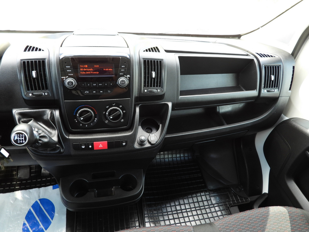 Furgon CITROEN JUMPER BOX DELIVERY VAN 7 SEATS CRUISE CONTROL 120HP: 35 kép. Furgon CITROEN JUMPER BOX DELIVERY VAN 7 SEATS CRUISE CONTROL 120HP: 35 kép.