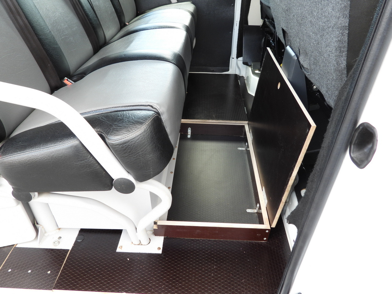 Furgon CITROEN JUMPER BOX DELIVERY VAN 7 SEATS CRUISE CONTROL 120HP: 40 kép. Furgon CITROEN JUMPER BOX DELIVERY VAN 7 SEATS CRUISE CONTROL 120HP: 40 kép.