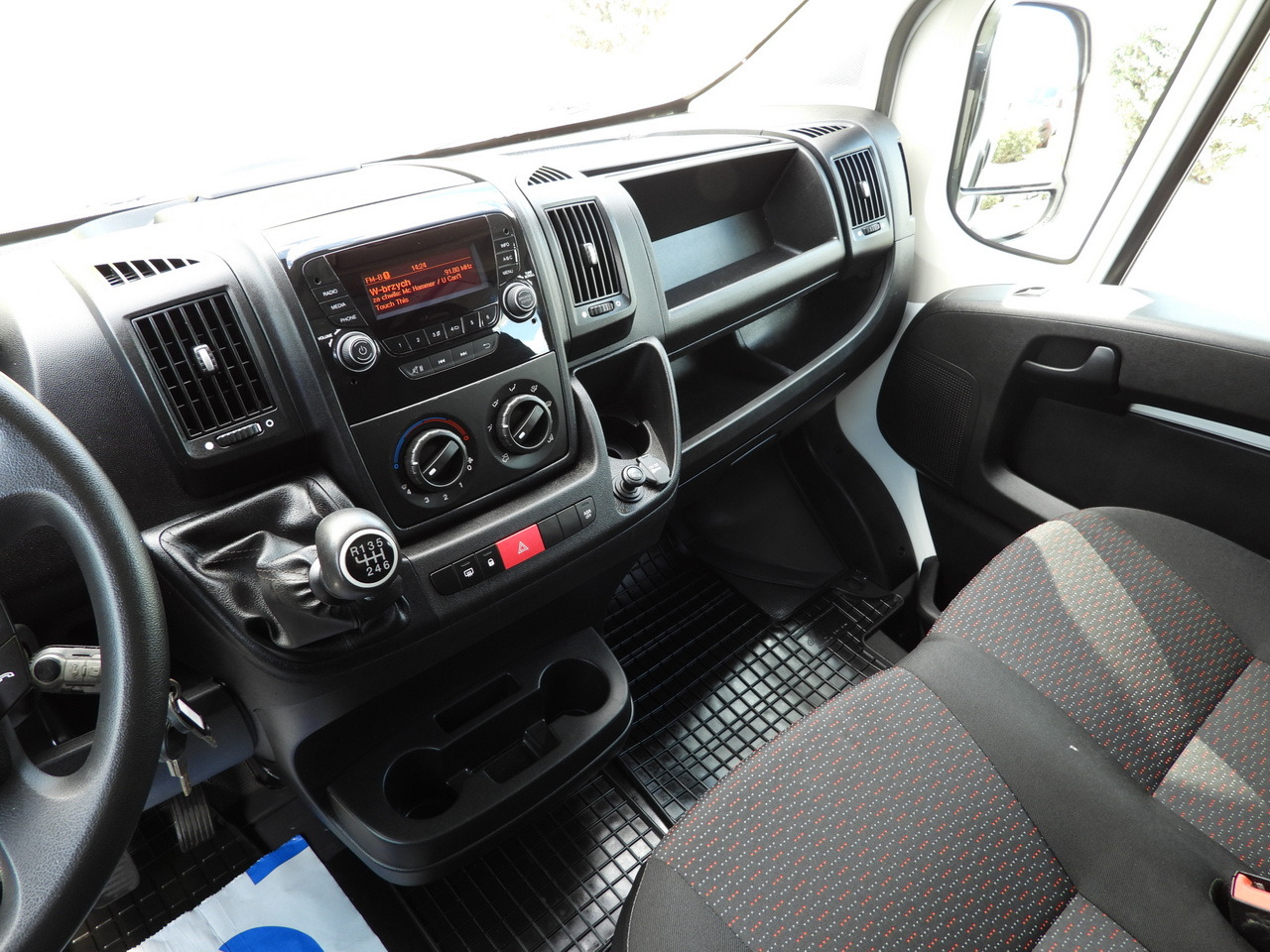 Furgon CITROEN JUMPER BOX DELIVERY VAN 7 SEATS CRUISE CONTROL 120HP: 27 kép. Furgon CITROEN JUMPER BOX DELIVERY VAN 7 SEATS CRUISE CONTROL 120HP: 27 kép.